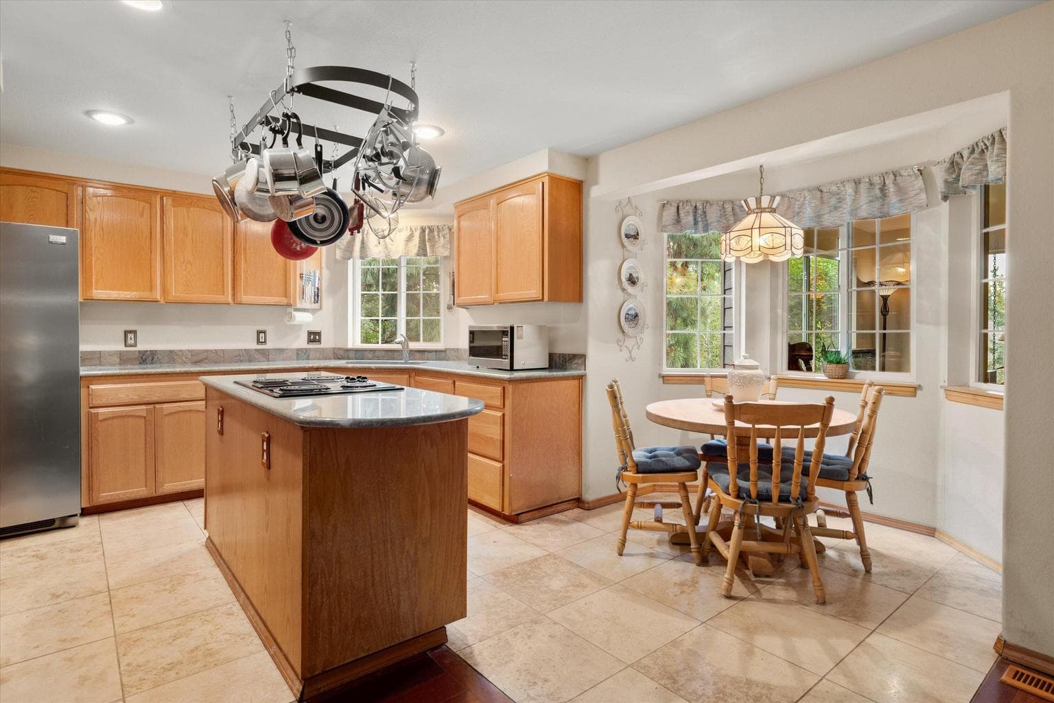 Photo of 1622 NE Parkridge Drive 10 of 41