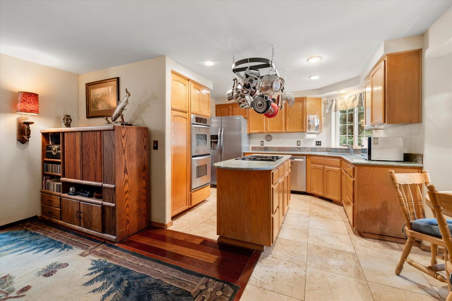 Photo of 1622 NE Parkridge Drive 11 of 41