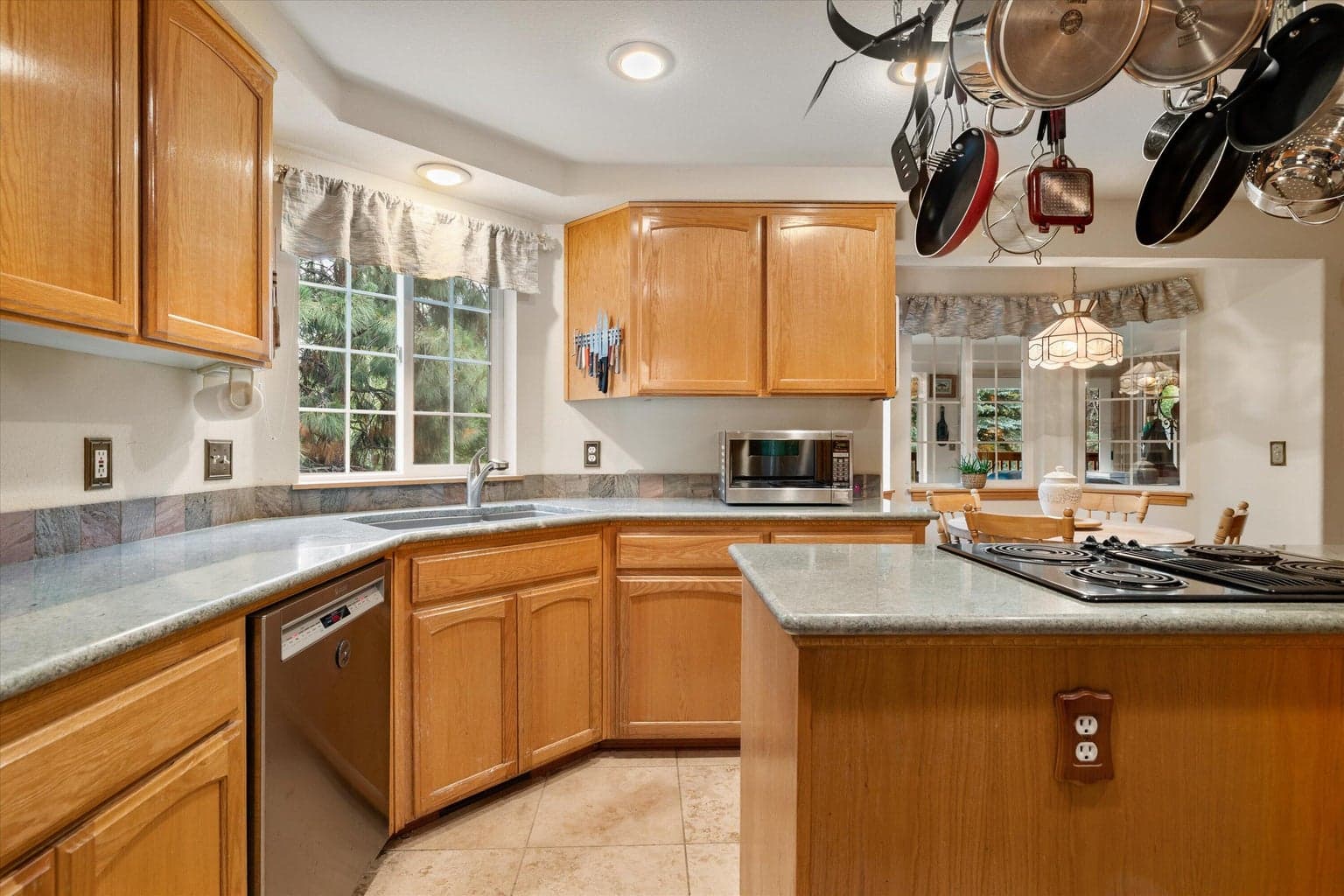 Photo of 1622 NE Parkridge Drive 12 of 41