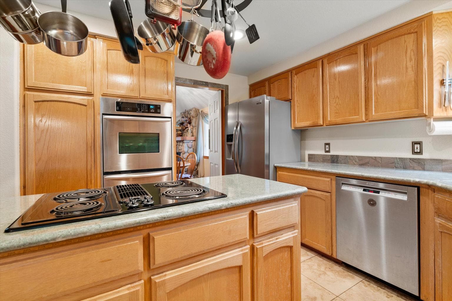 Photo of 1622 NE Parkridge Drive 13 of 41