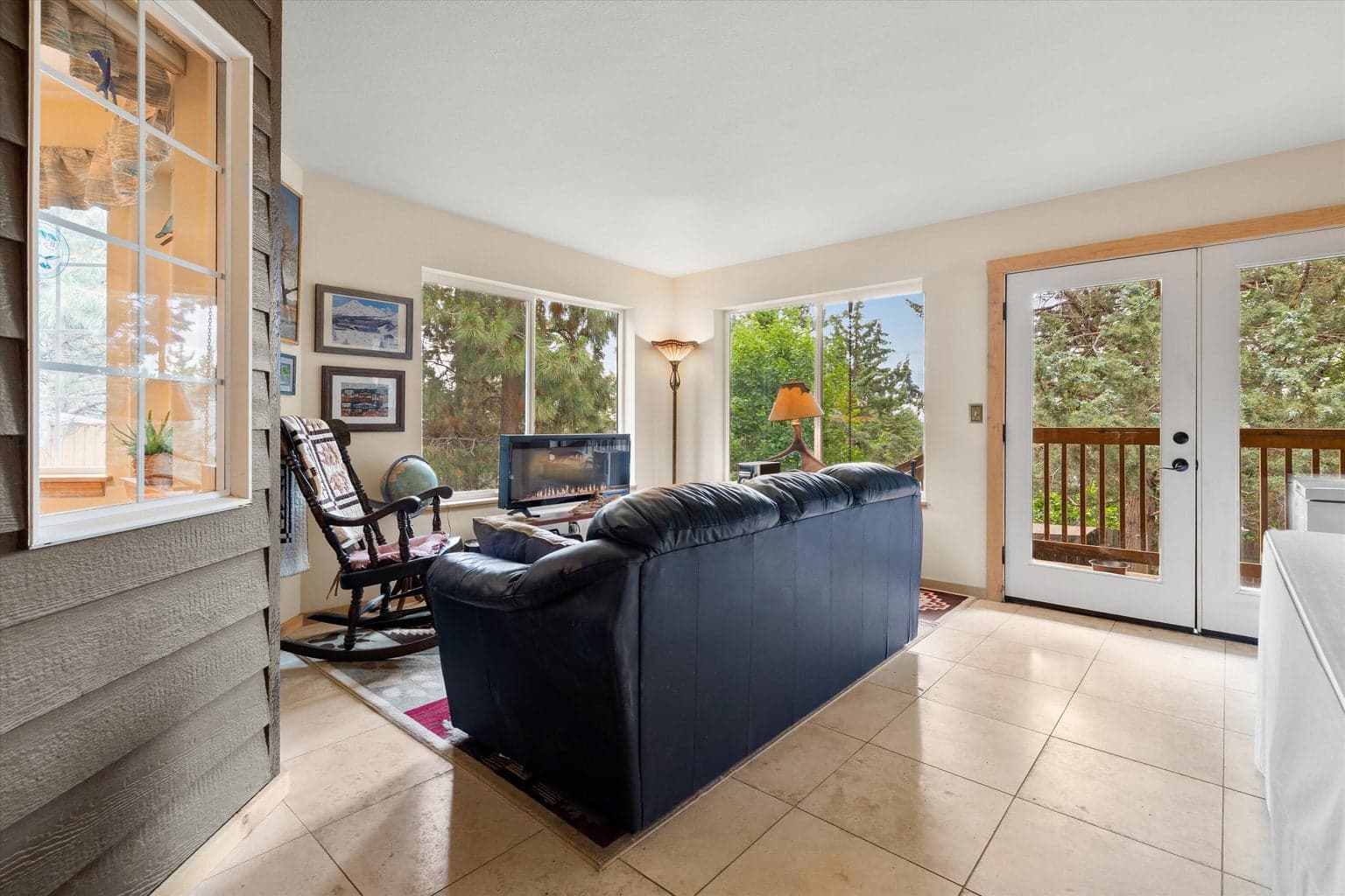 Photo of 1622 NE Parkridge Drive 16 of 41