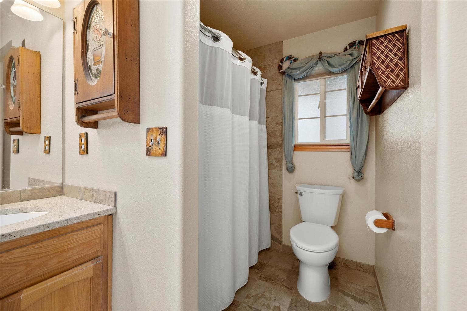 Photo of 1622 NE Parkridge Drive 23 of 41