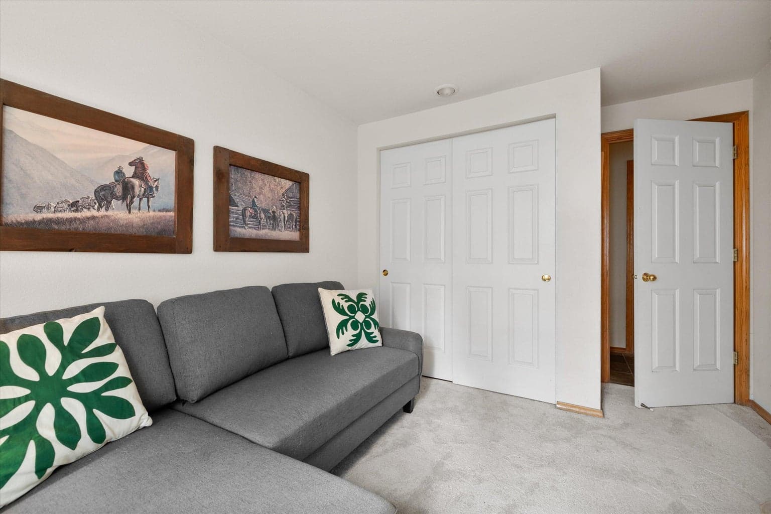 Photo of 1622 NE Parkridge Drive 25 of 41
