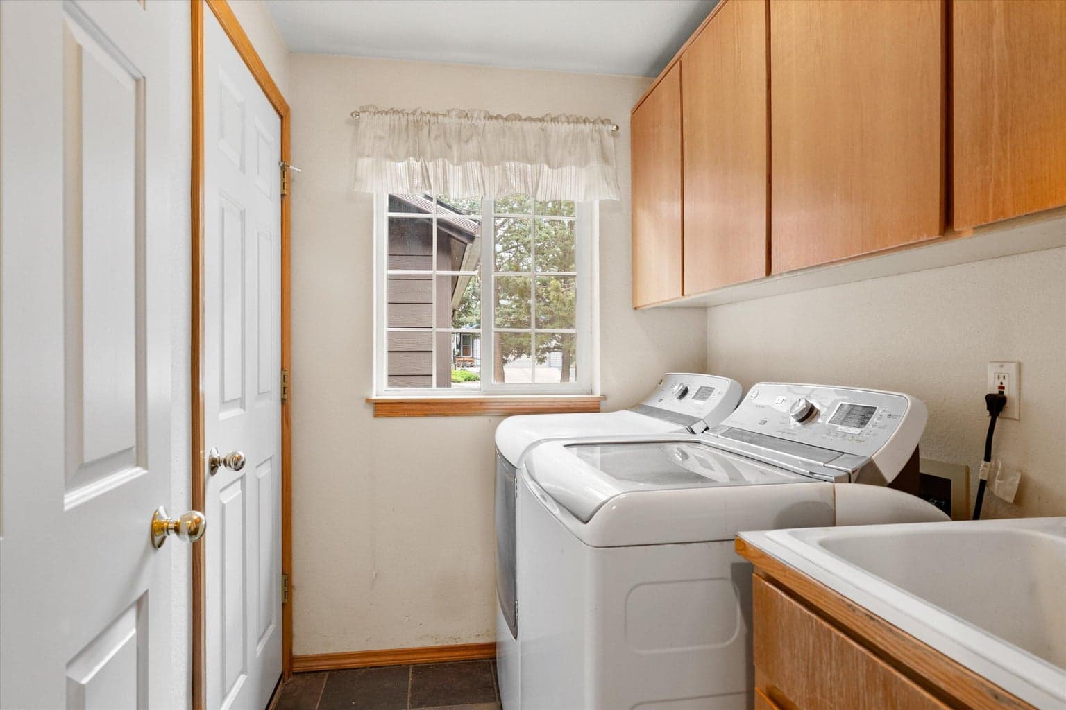 Photo of 1622 NE Parkridge Drive 32 of 41