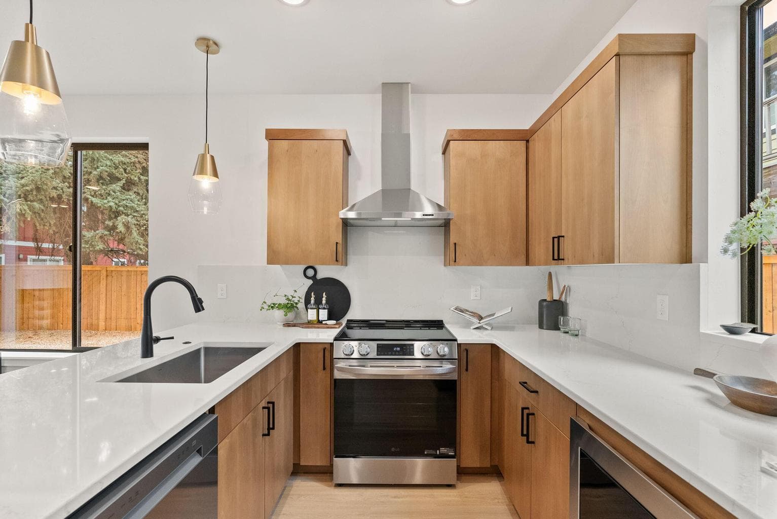 Photo of 129 NW Broadway Street 7 of 64