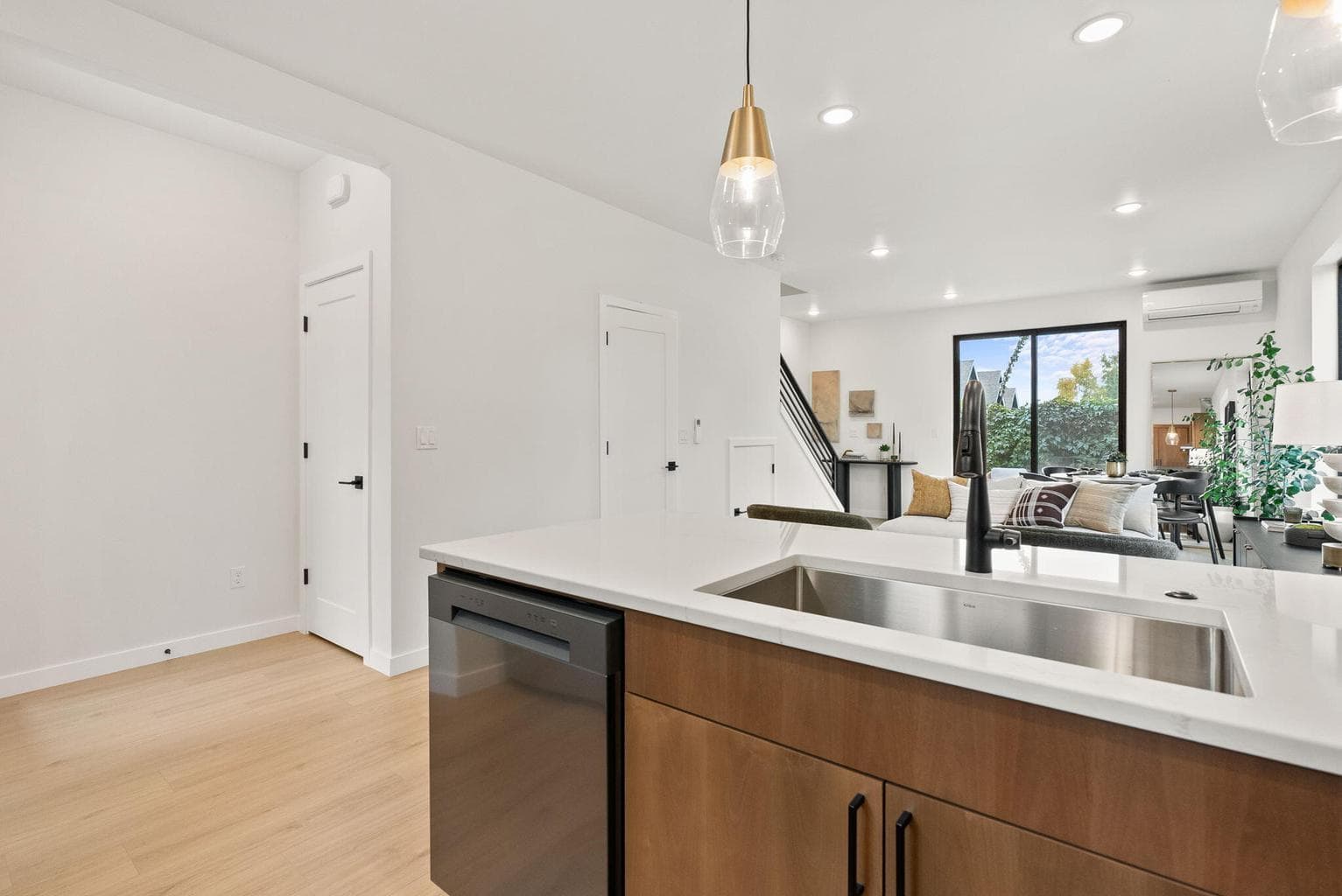 Photo of 129 NW Broadway Street 8 of 64