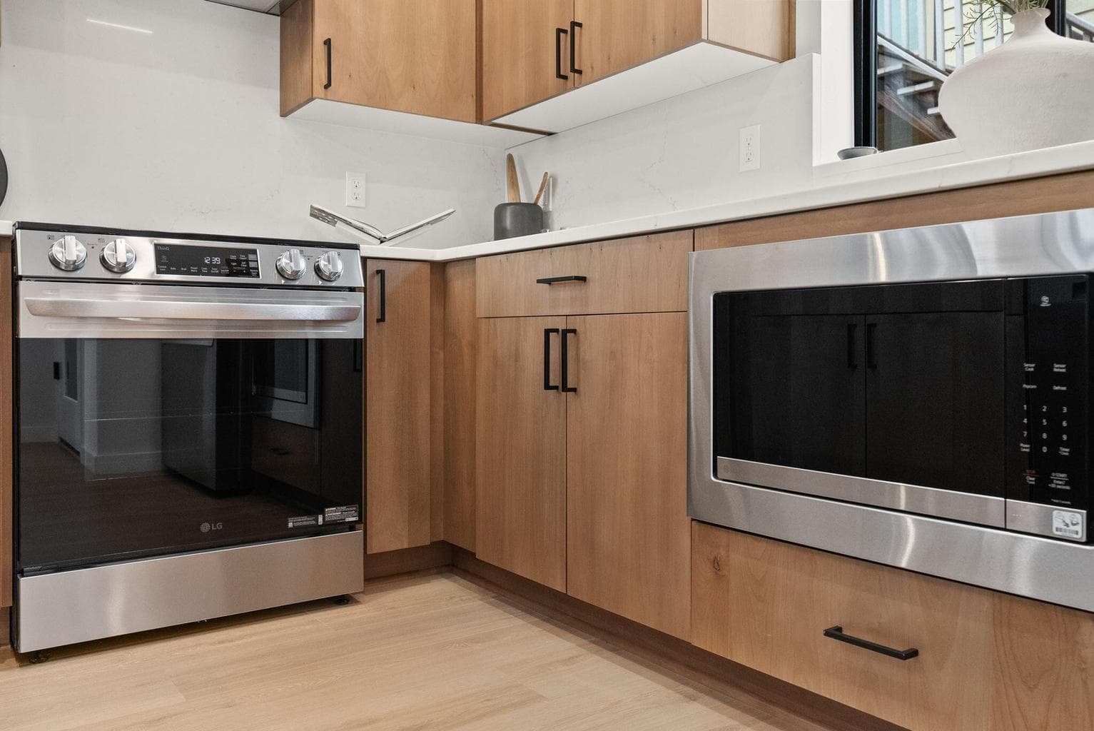 Photo of 129 NW Broadway Street 9 of 64