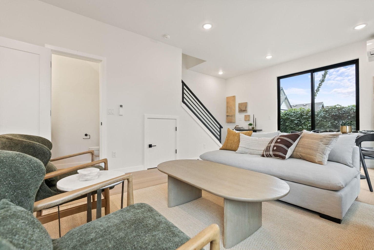 Photo of 129 NW Broadway Street 11 of 64