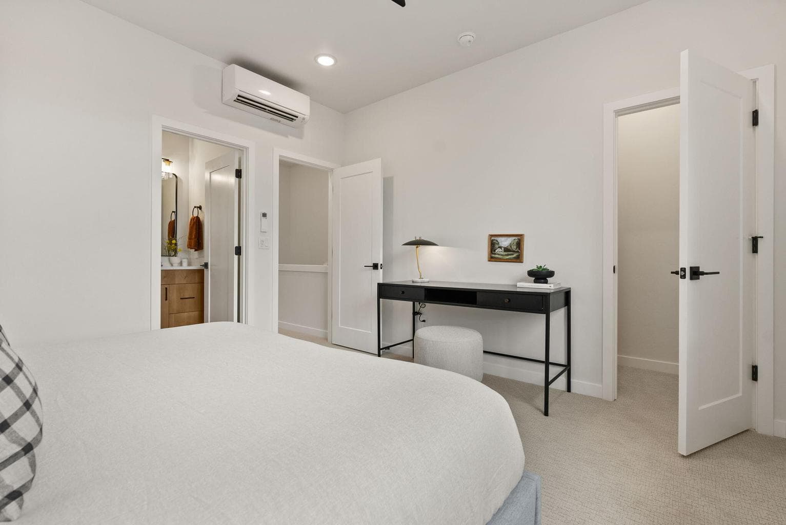 Photo of 129 NW Broadway Street 36 of 64