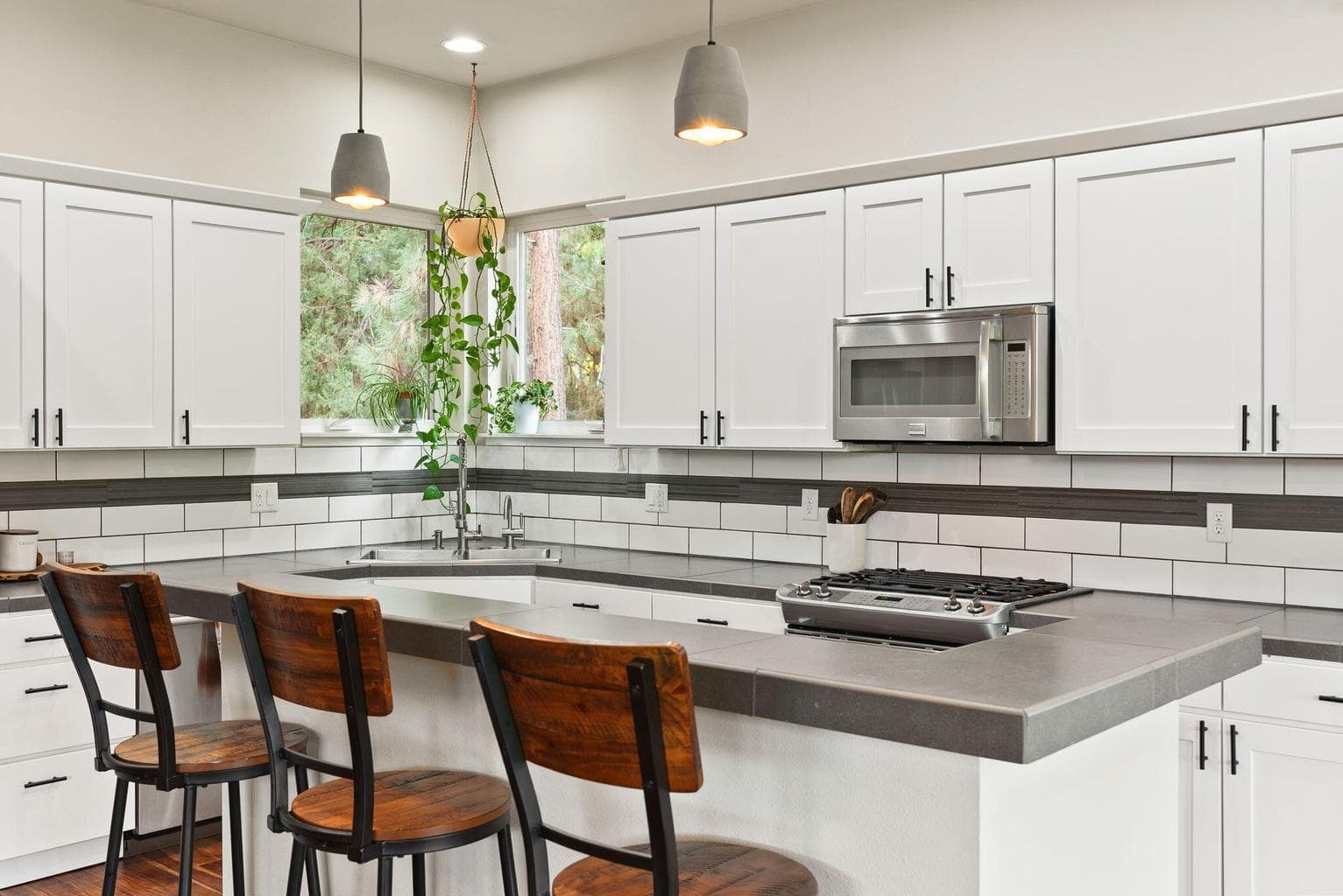 Photo of 2742 NW Rainbow Ridge Drive 33 of 127