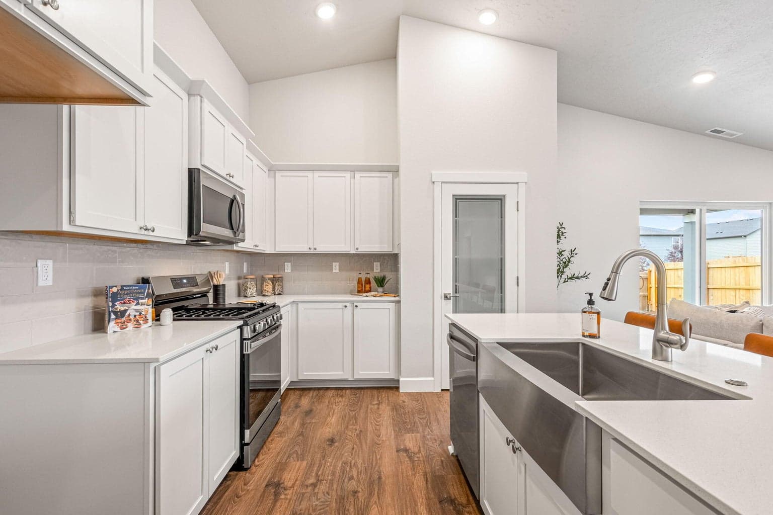 Photo of 1190 NW Varnish Lane 8 of 25