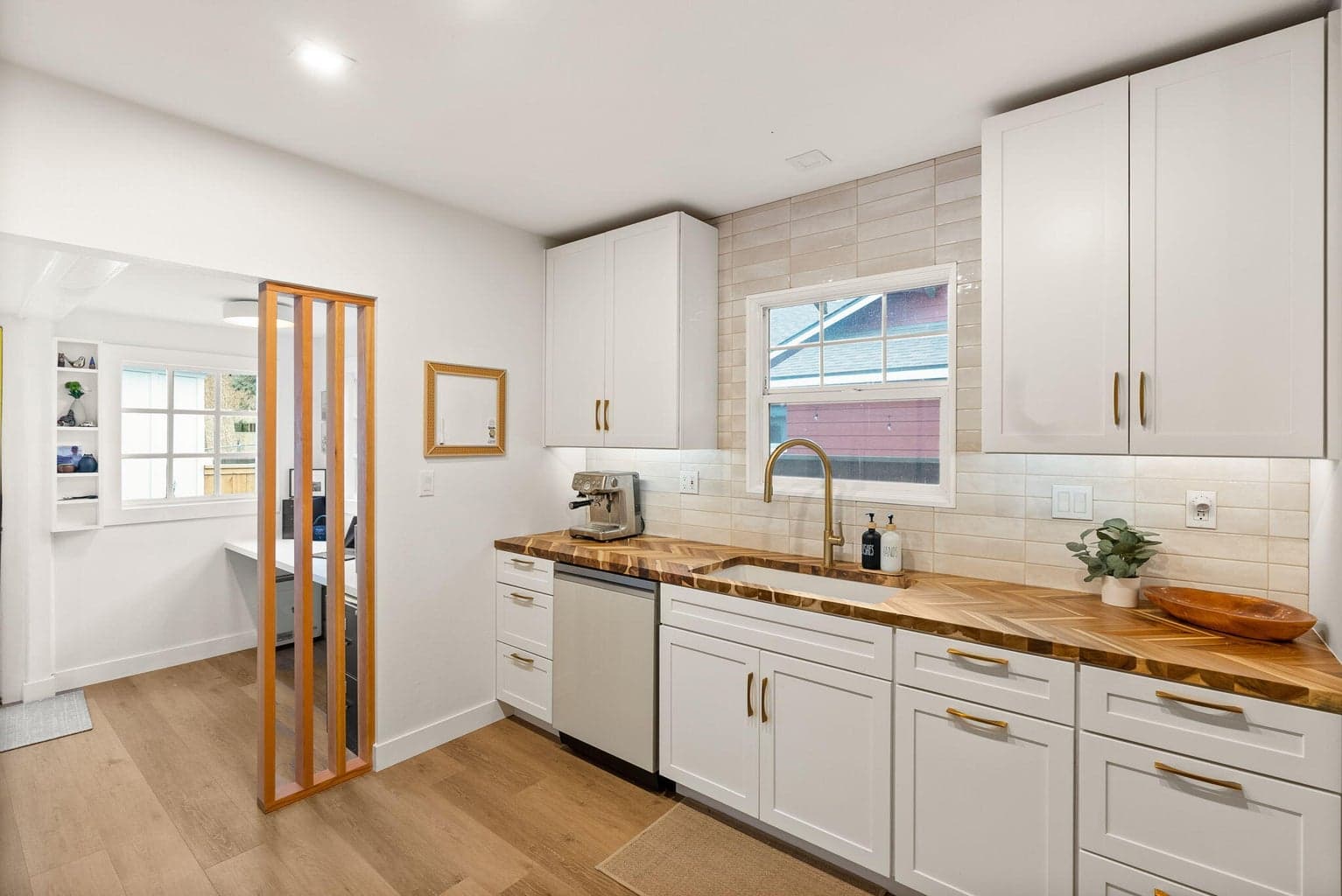 Photo of 1501 NW Newport Avenue 11 of 54