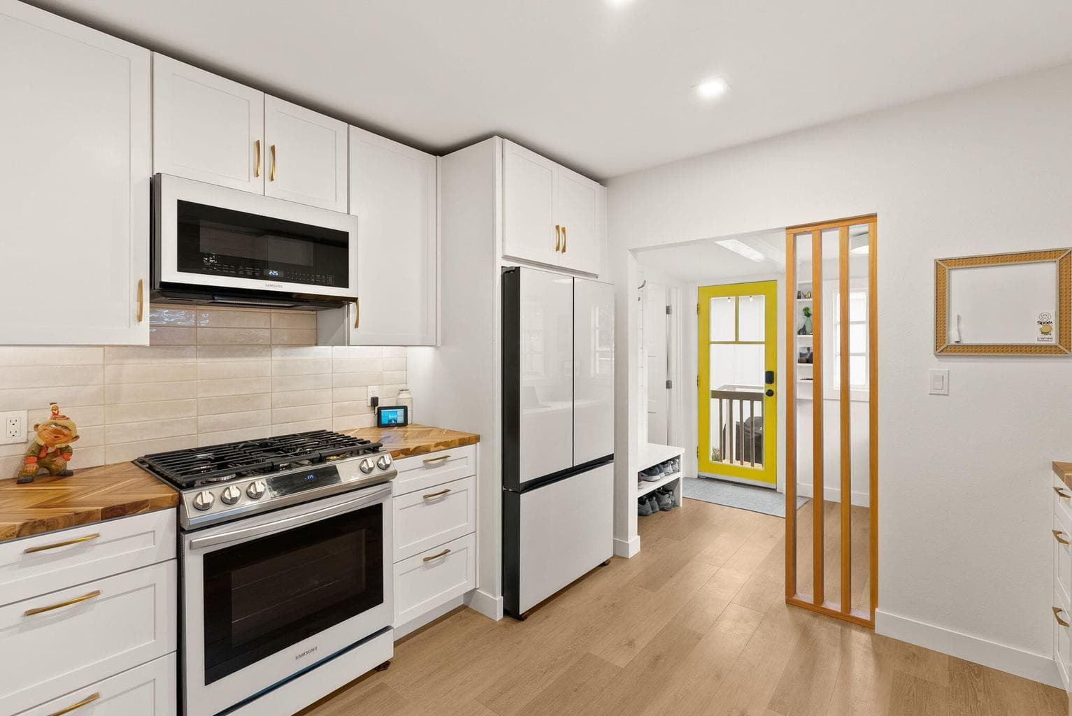 Photo of 1501 NW Newport Avenue 12 of 54