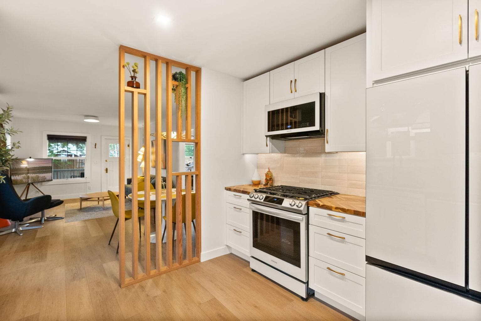 Photo of 1501 NW Newport Avenue 13 of 54