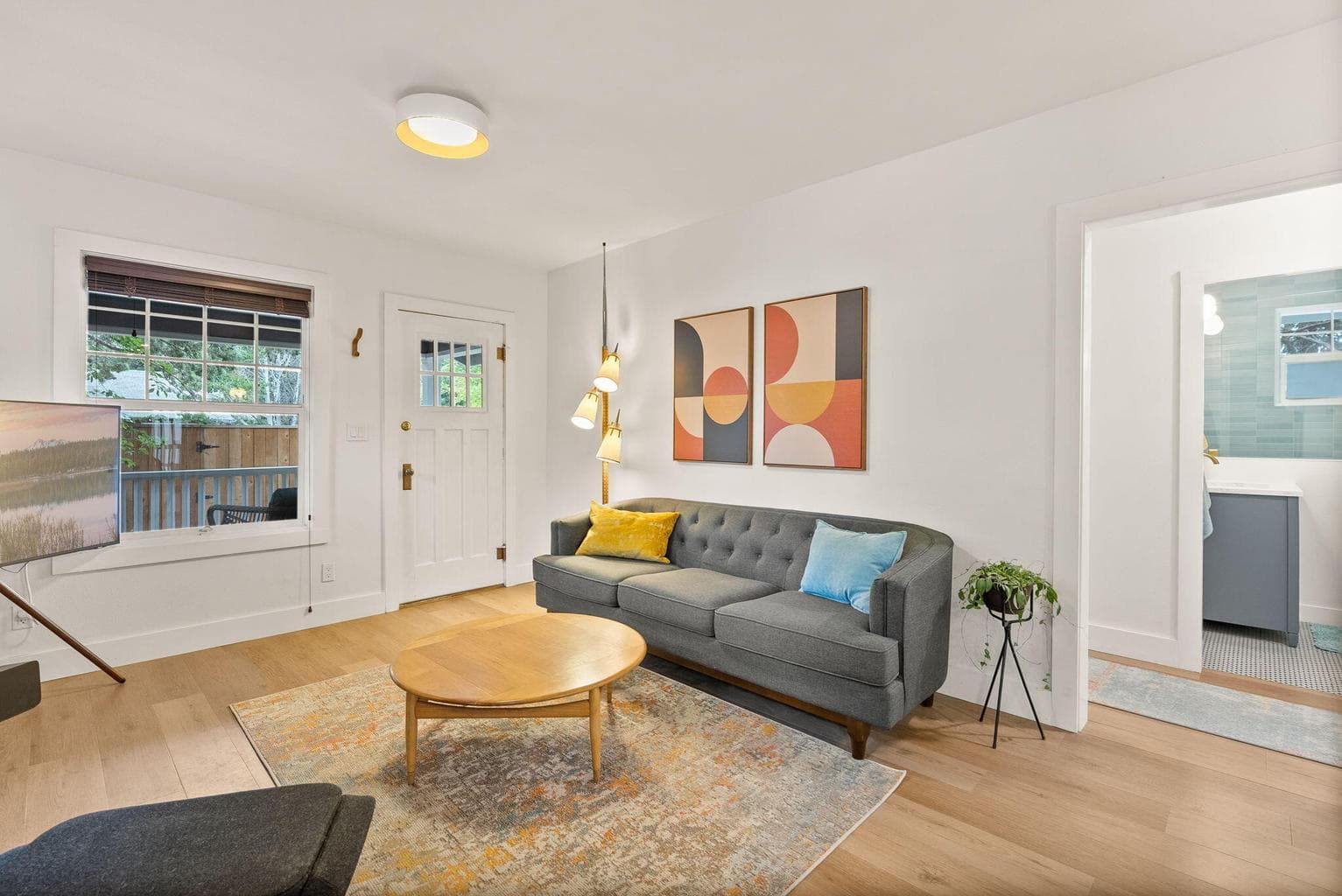 Photo of 1501 NW Newport Avenue 17 of 54