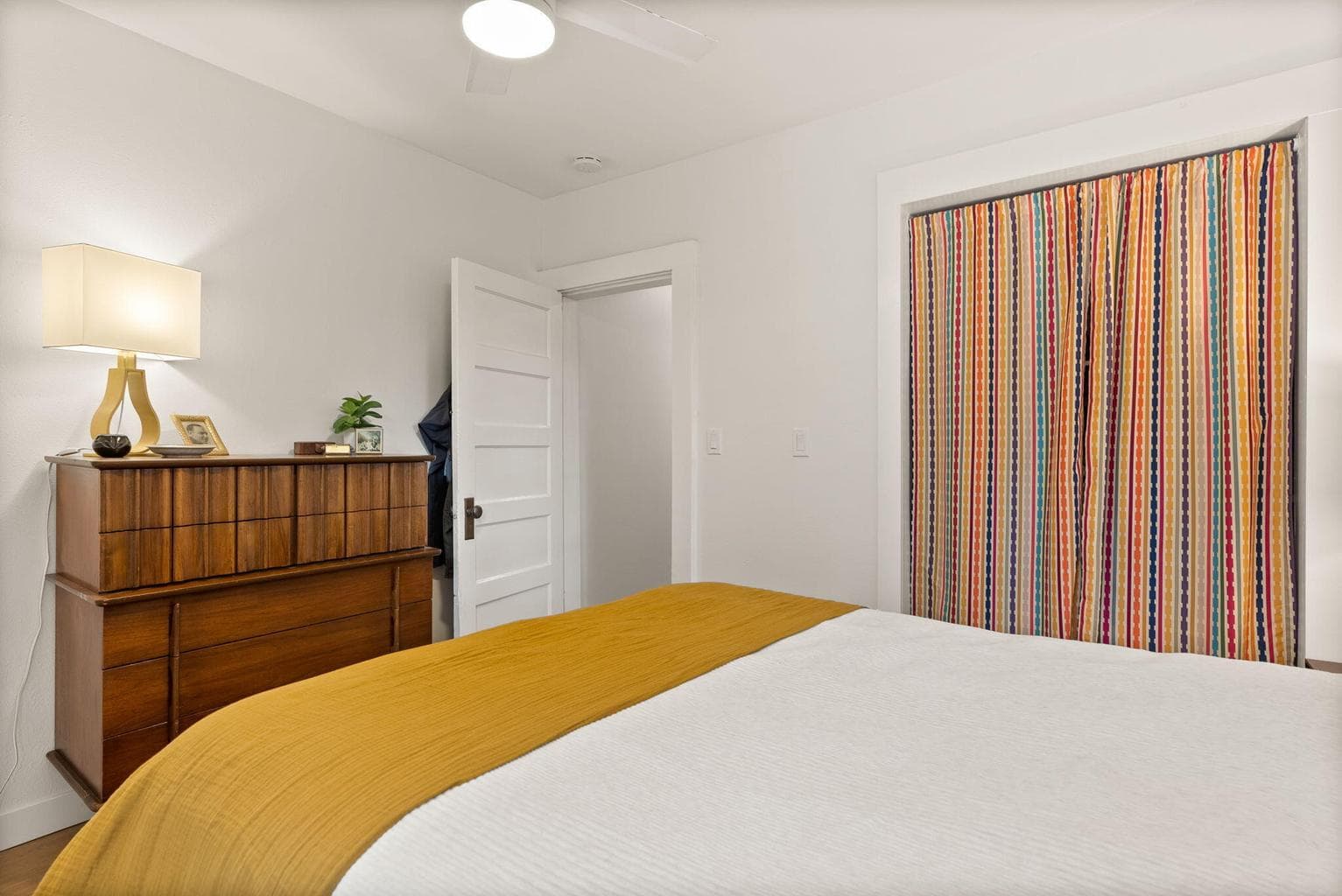 Photo of 1501 NW Newport Avenue 20 of 54