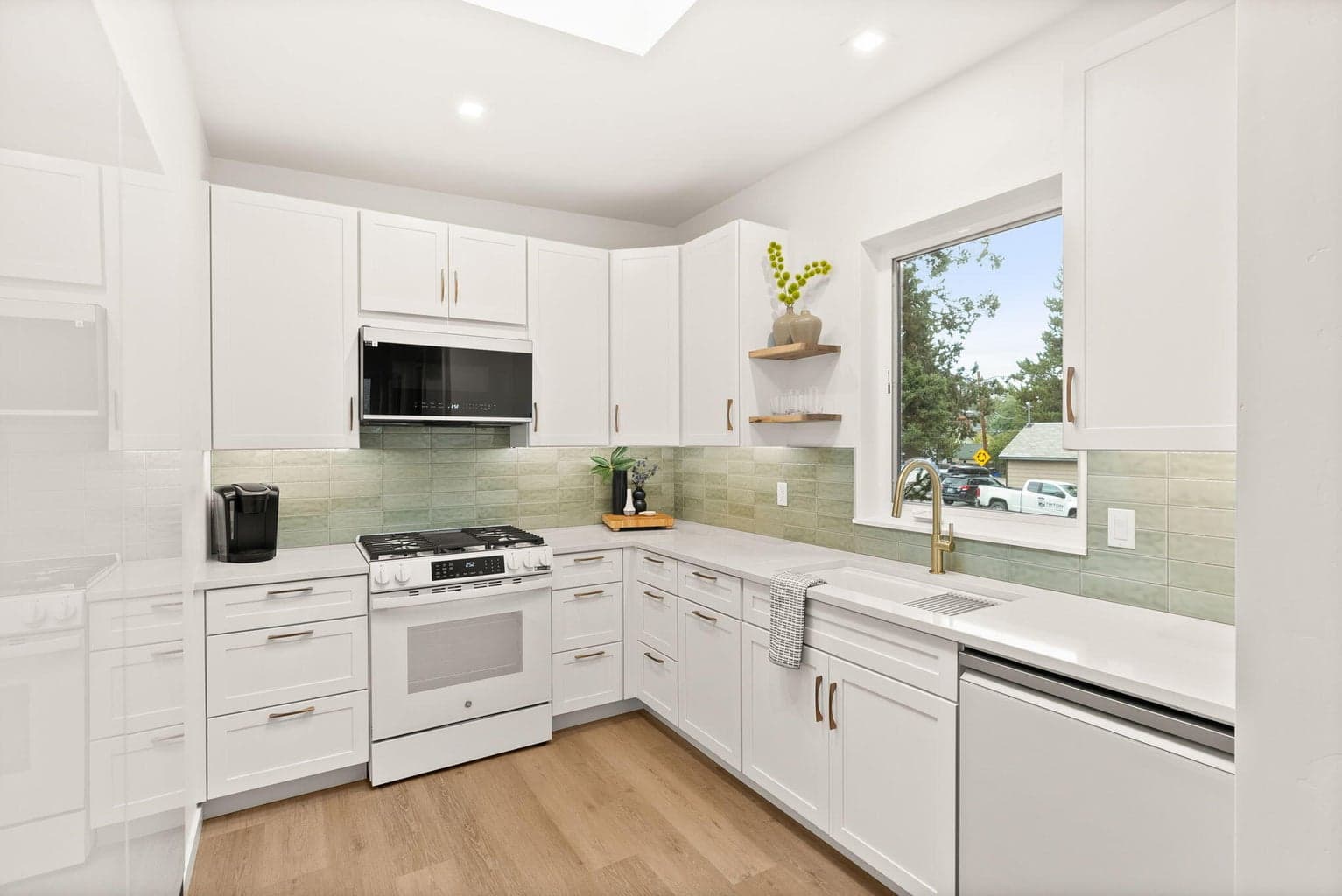 Photo of 1501 NW Newport Avenue 36 of 54