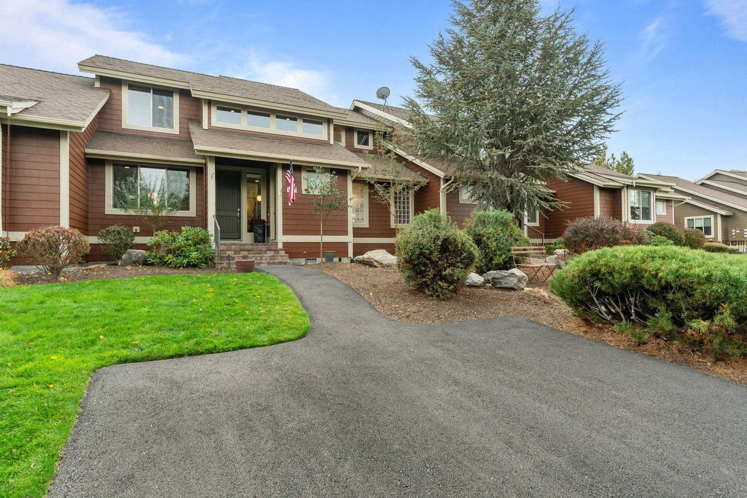 10942 Village