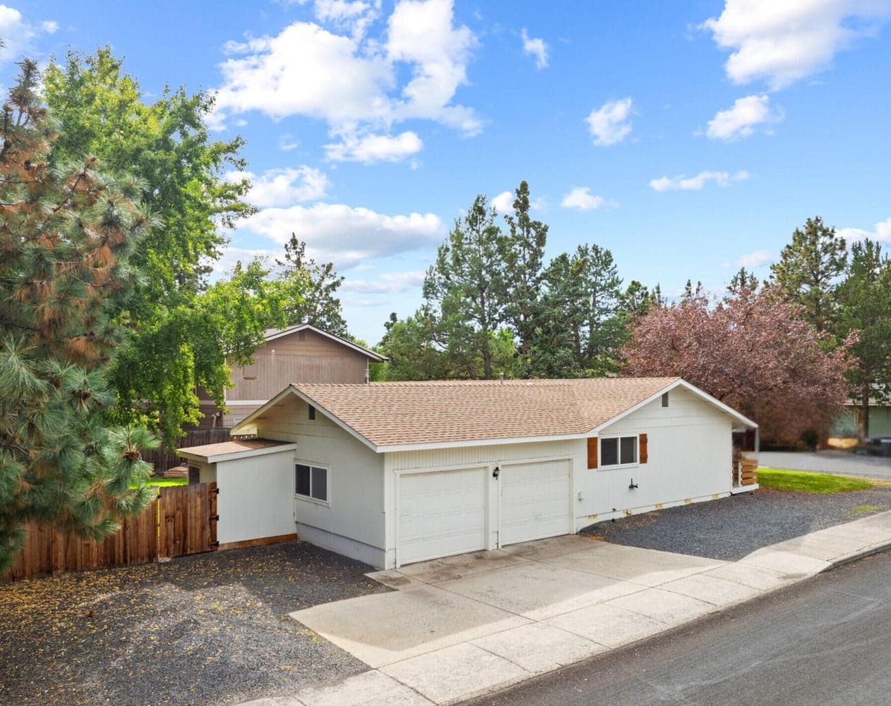 2 car garage w RV Parking with Hookups 2858 NE Canyon Park Drive Midtown Bend