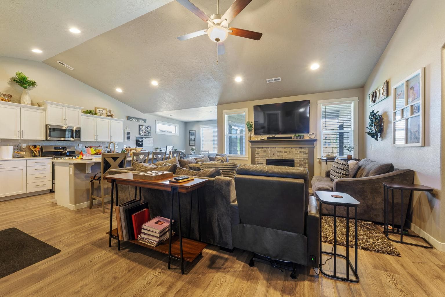 Photo of 3370 15th 3 of 27