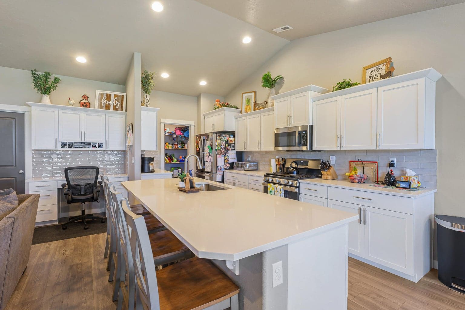 Photo of 3370 NW 15th Street 16 of 27