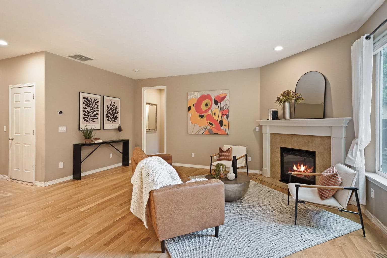 Photo of 61050 Snowbrush Drive 10 of 44