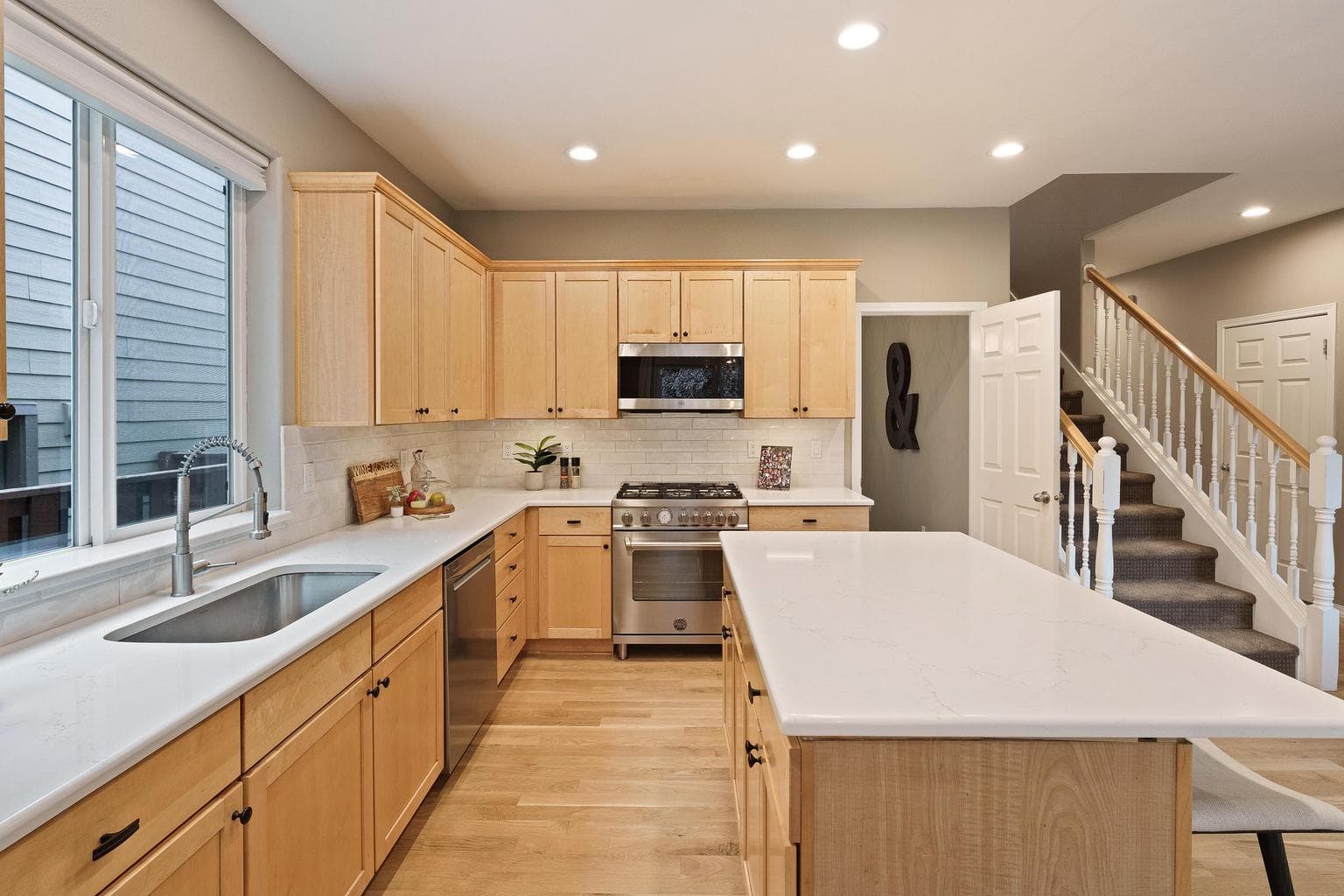 Photo of 61050 Snowbrush Drive 16 of 44