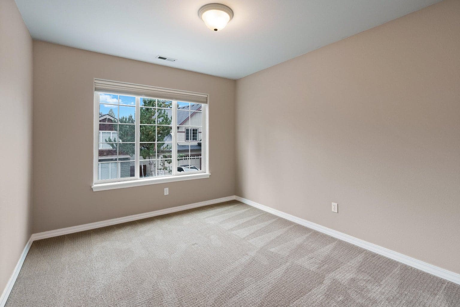 Photo of 61050 Snowbrush Drive 23 of 44