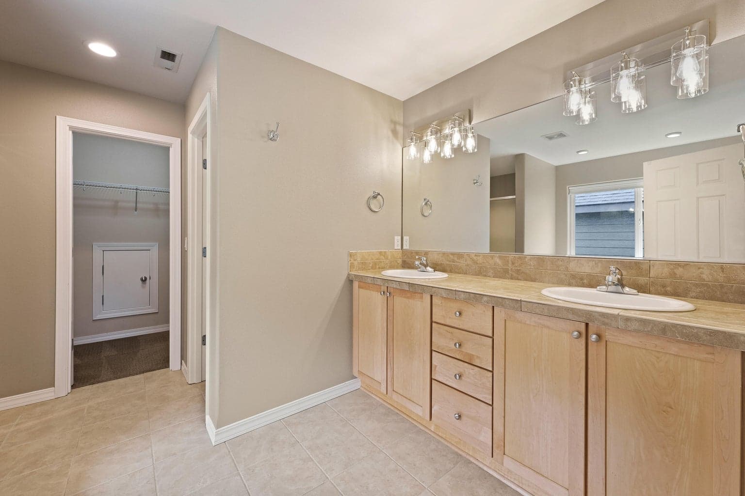 Photo of 61050 Snowbrush Drive 26 of 44