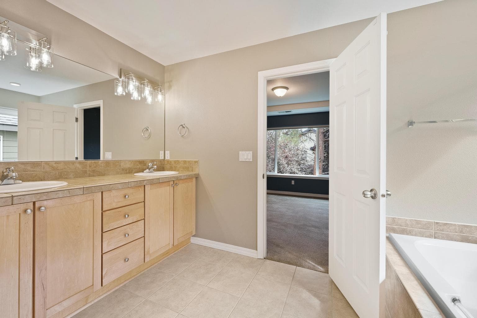 Photo of 61050 Snowbrush Drive 28 of 44