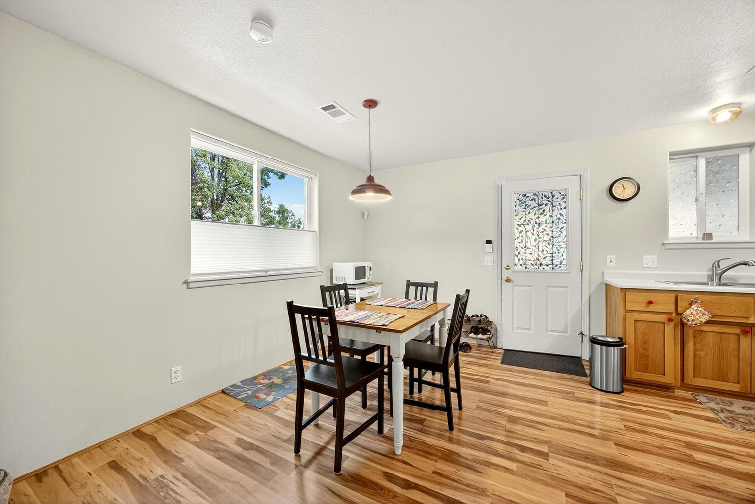 Photo of 794 Park 5 of 28