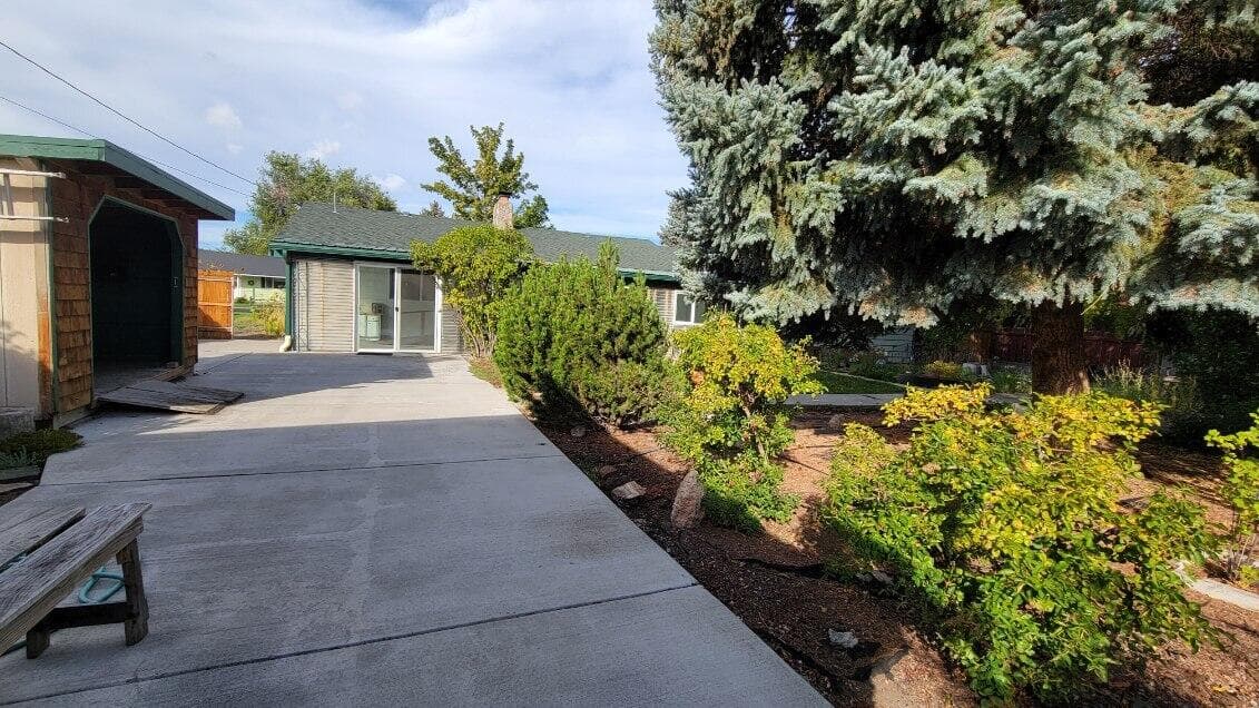 Photo of 320 SW Beaver Street 25 of 32