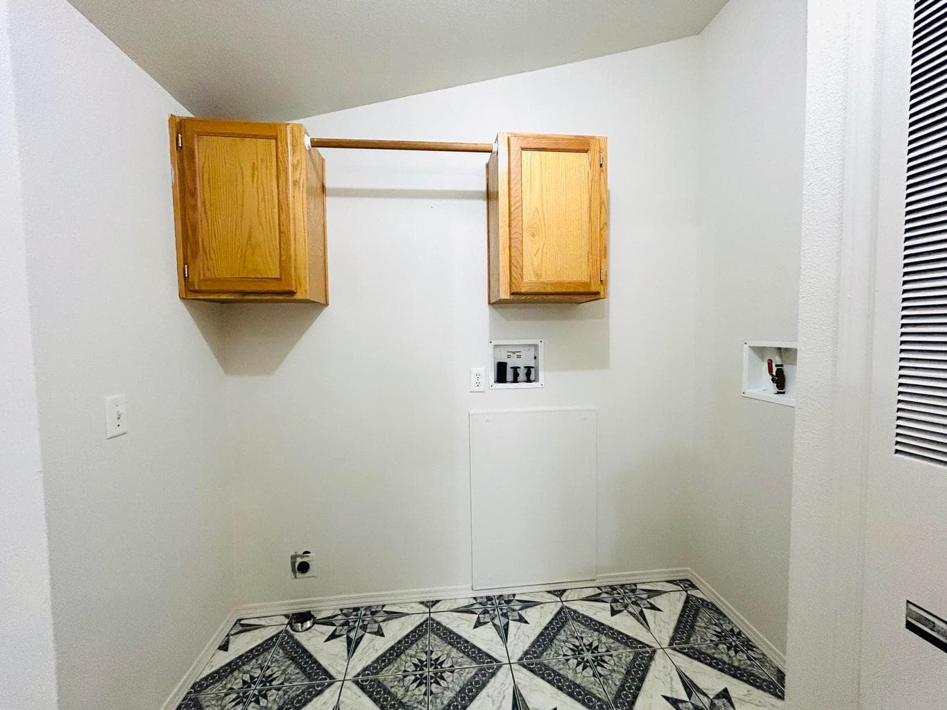 Photo of 1575 NE Lisa Court 6 of 15