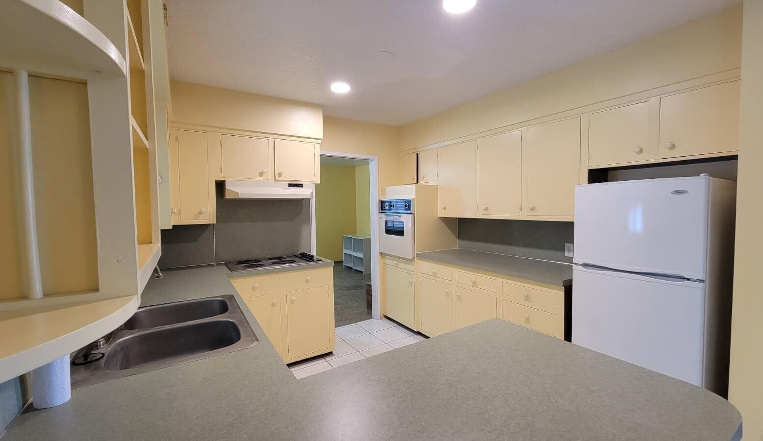Photo of 320 SW Beaver Street 8 of 32