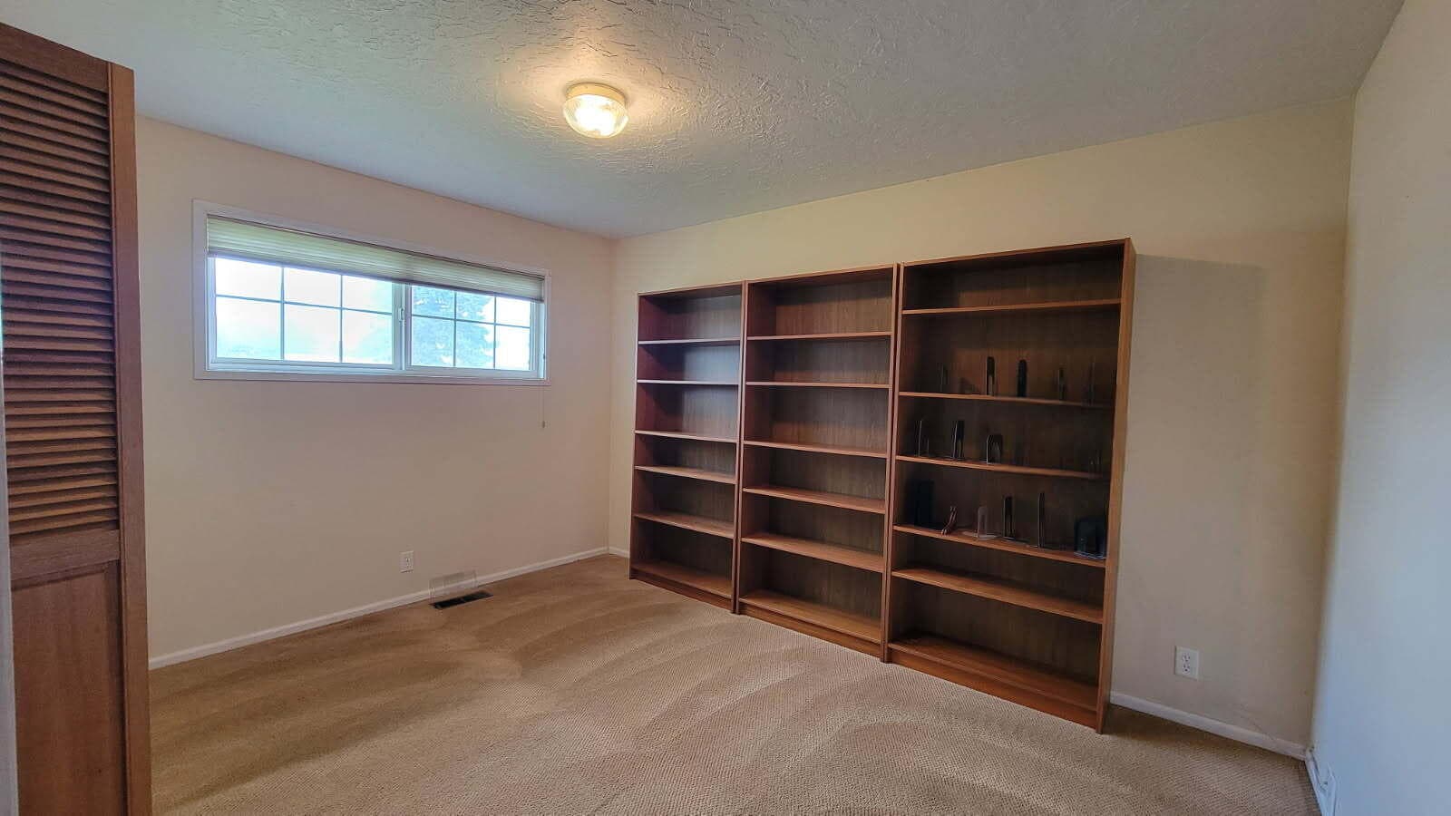Photo of 320 SW Beaver Street 15 of 32