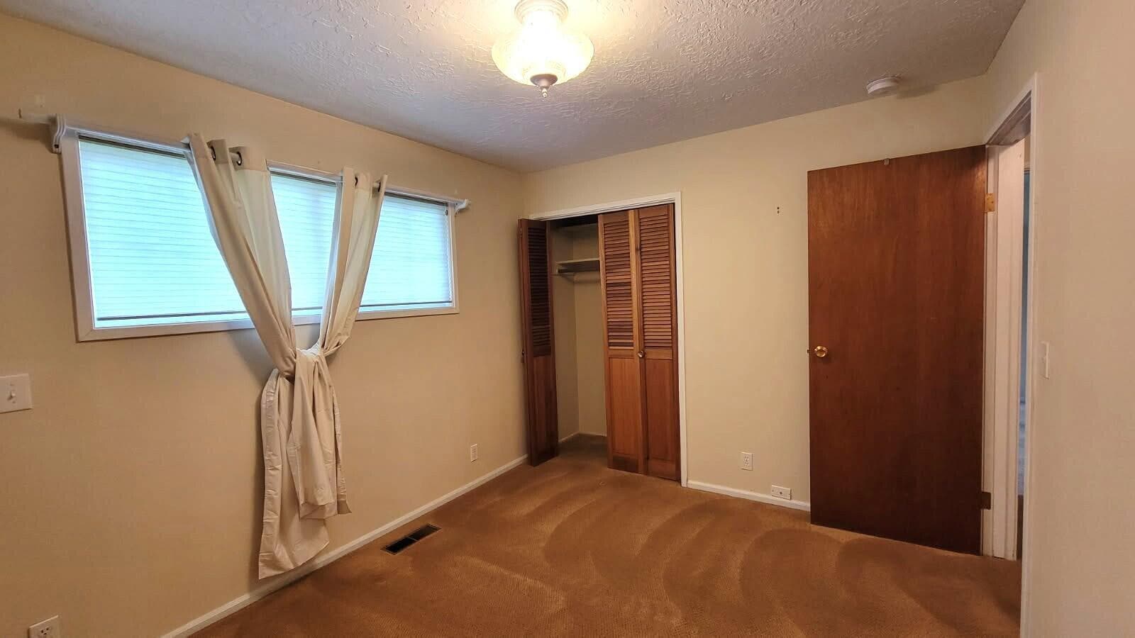 Photo of 320 SW Beaver Street 16 of 32