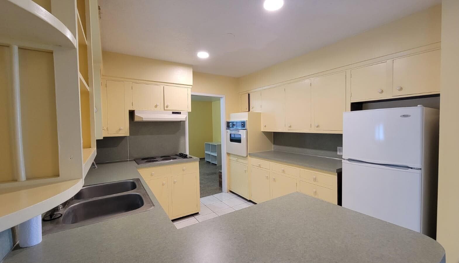 Photo of 320 SW Beaver Street 10 of 32