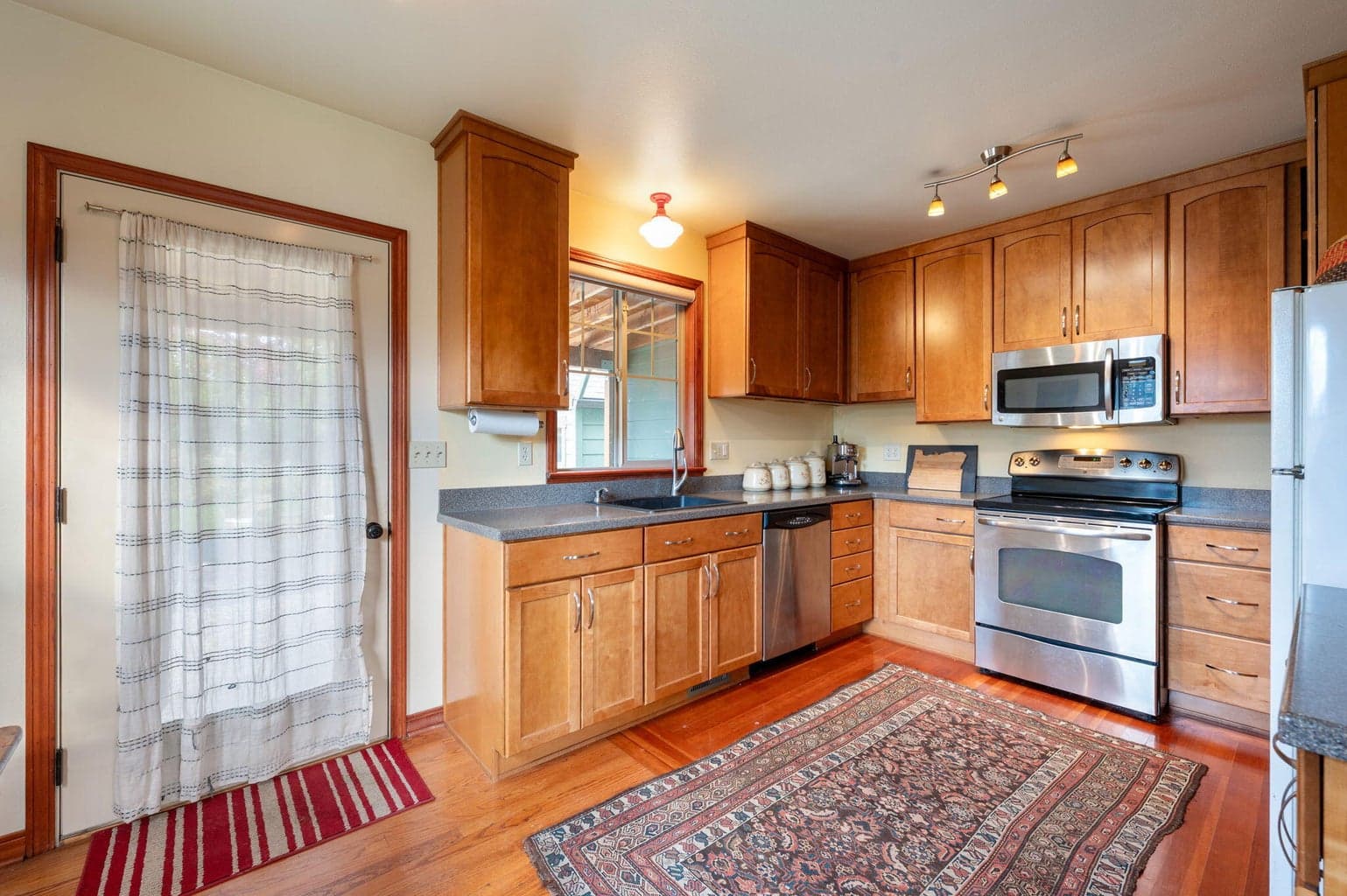 Photo of 555 SW 14th Street 6 of 24