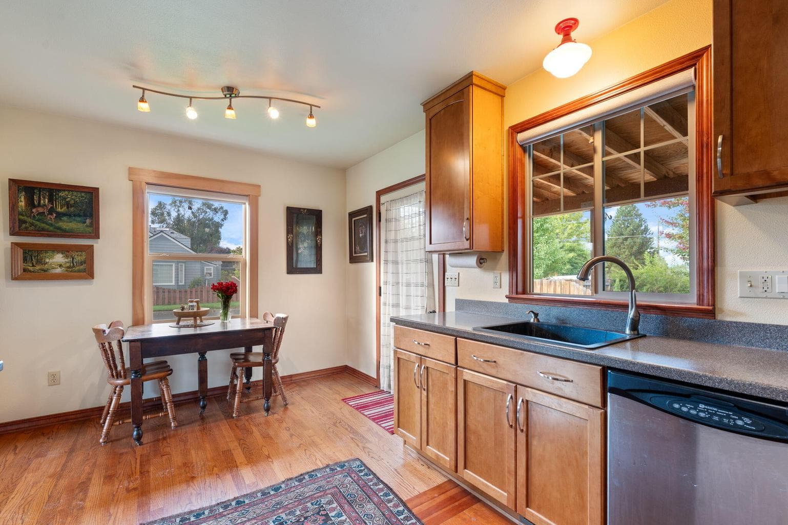 Photo of 555 SW 14th Street 7 of 24