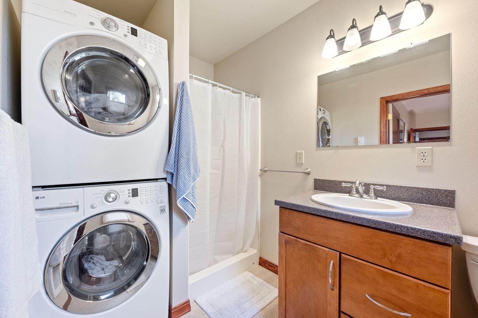Photo of 555 SW 14th Street 11 of 24