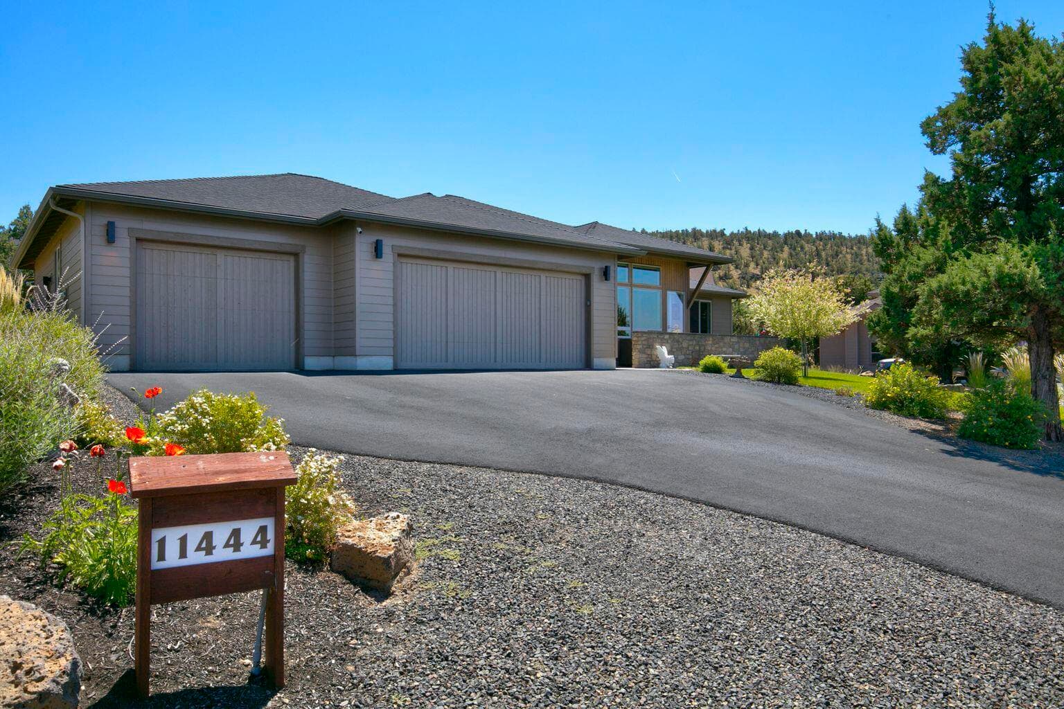 Photo of 11444 Jubel 3 of 63