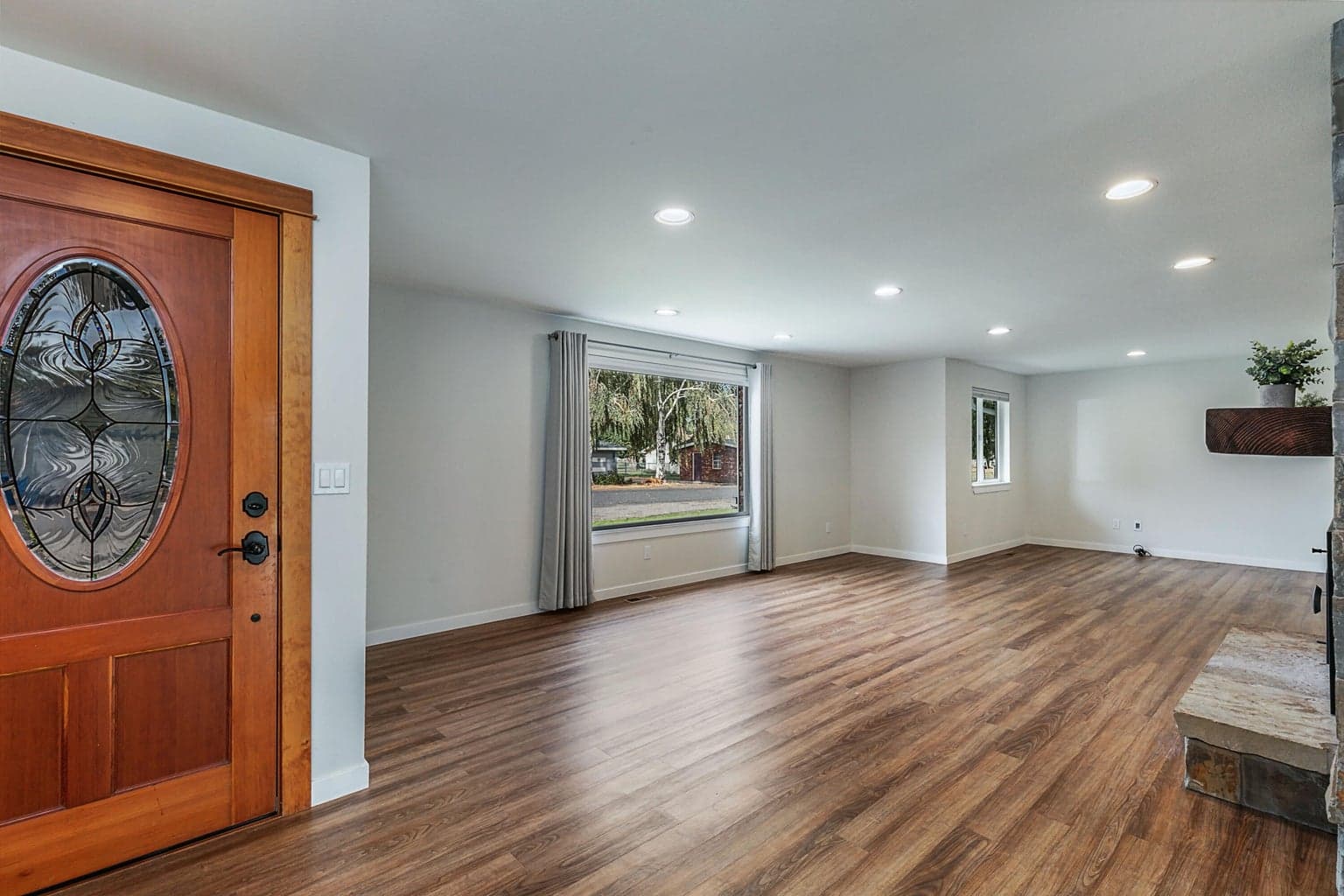 Photo of 198 NE Marmot Lane 7 of 39