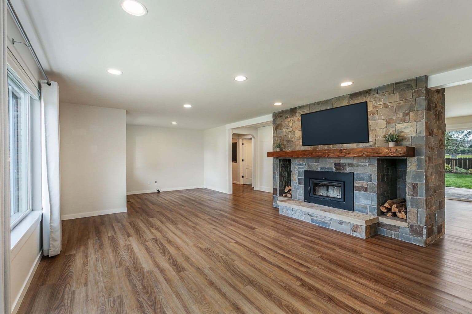Photo of 198 NE Marmot Lane 8 of 39