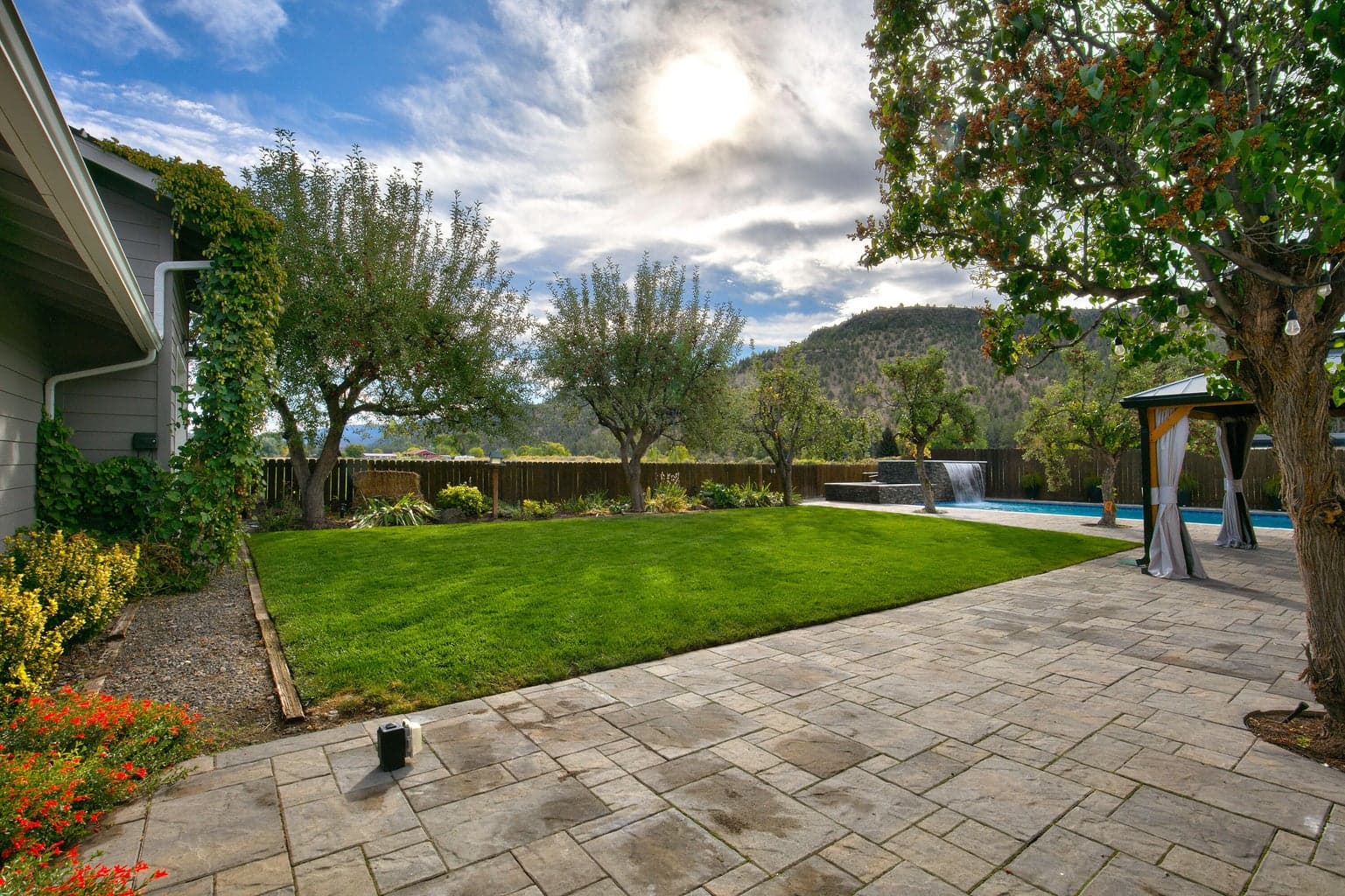 Photo of 198 NE Marmot Lane 18 of 39