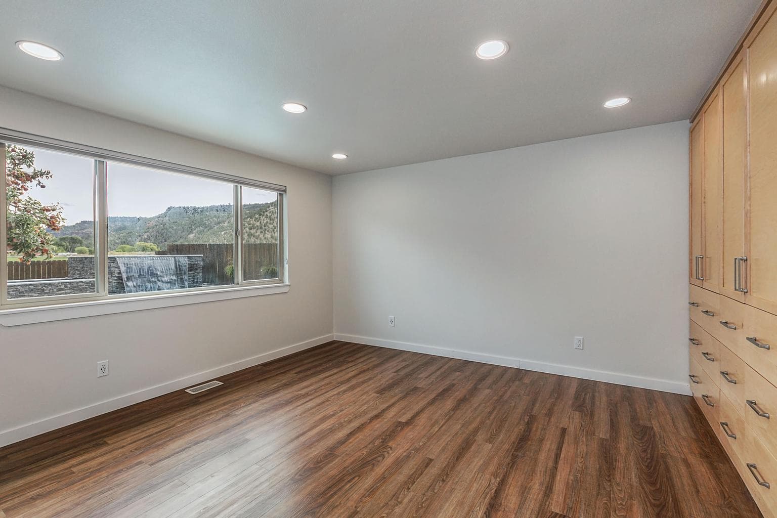 Photo of 198 NE Marmot Lane 25 of 39