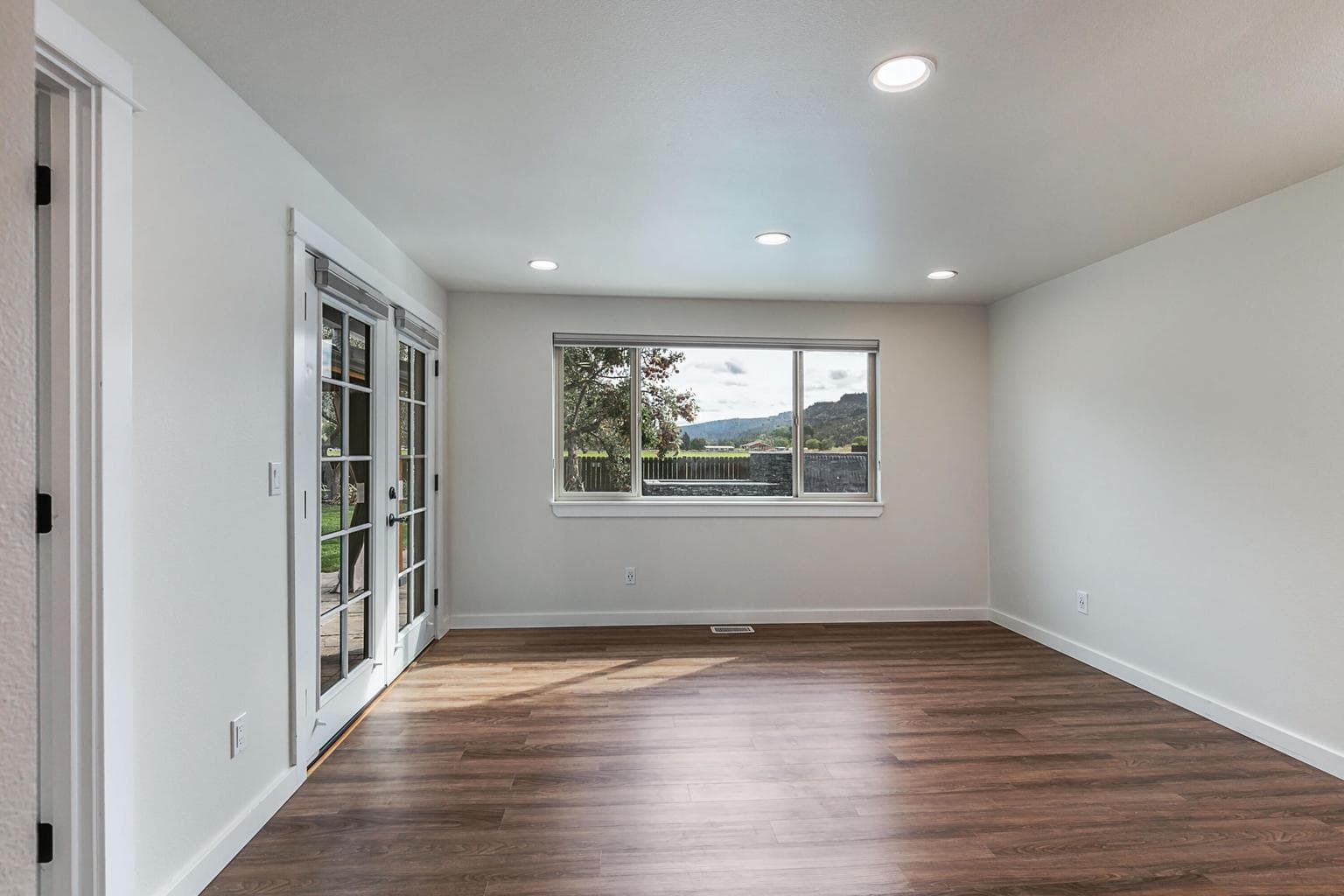 Photo of 198 NE Marmot Lane 28 of 39