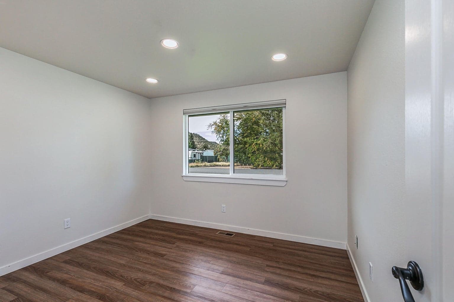 Photo of 198 NE Marmot Lane 29 of 39