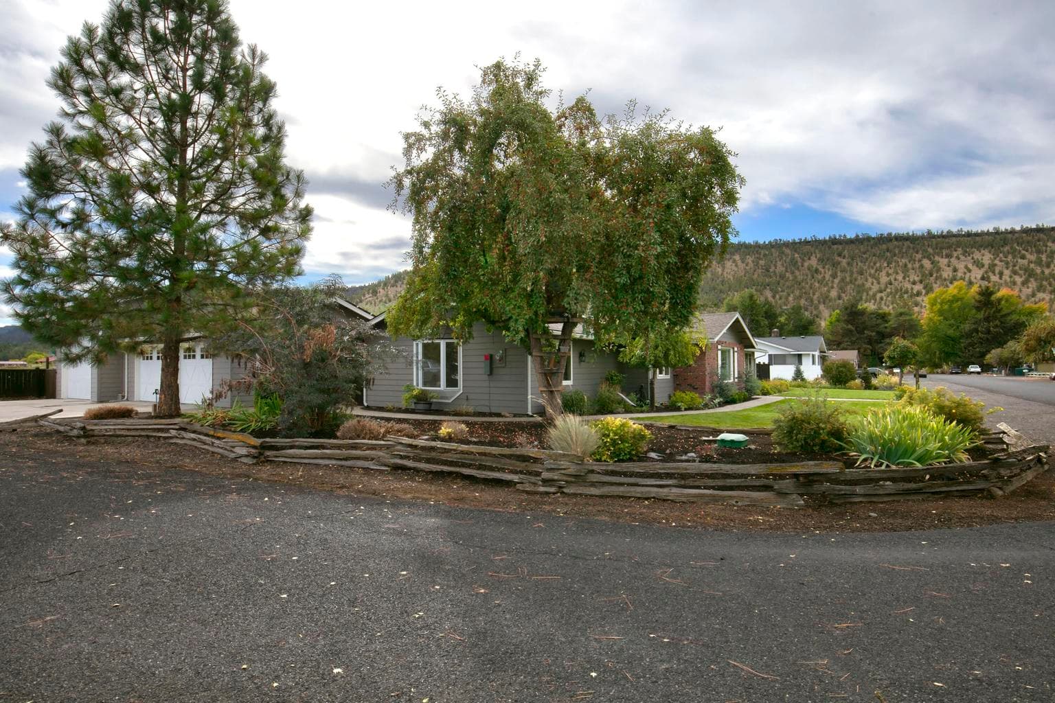 Photo of 198 NE Marmot Lane 36 of 39