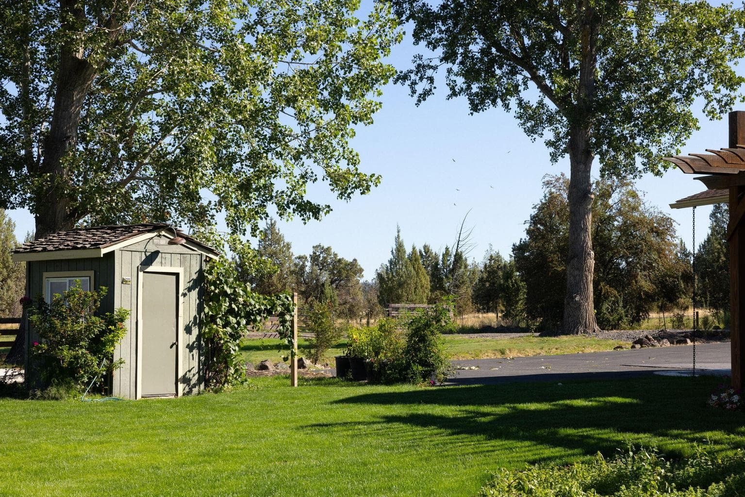 well house / pressure tank