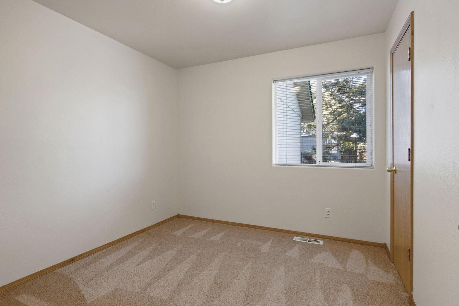 Photo of 1473 NE Mable Court 14 of 25